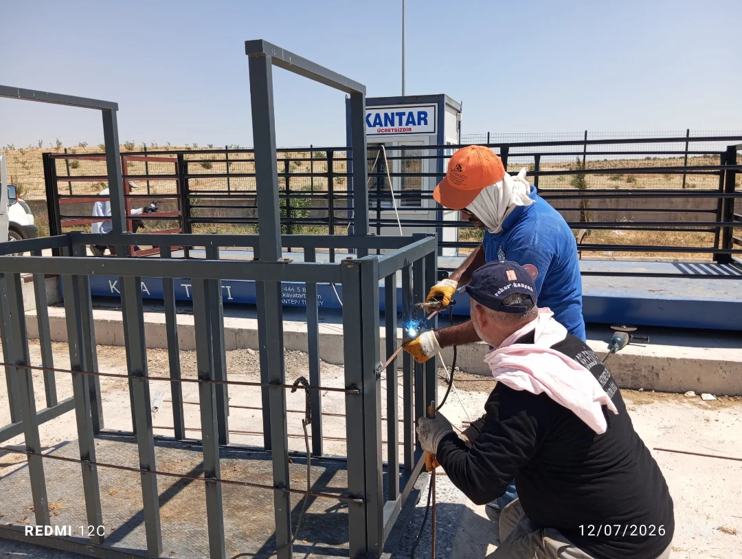 Hayvan Pazarımızdaki esnaflarımızın talepleri hızla yerine getiriliyor.